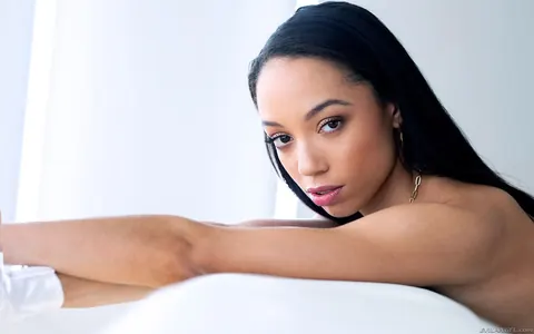 Alexis Tae: Ebony Brunette Strips Out of Her Jeans and Spreads Her Ass – photo 7 of 10