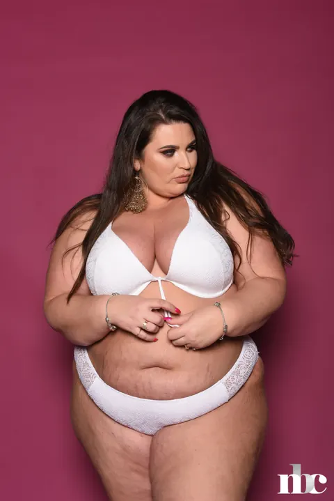 Yazmin Fox: Curvy Brunette MILF in a Bikini Flaunts Her Huge Tits and Big Ass – photo 3 of 20