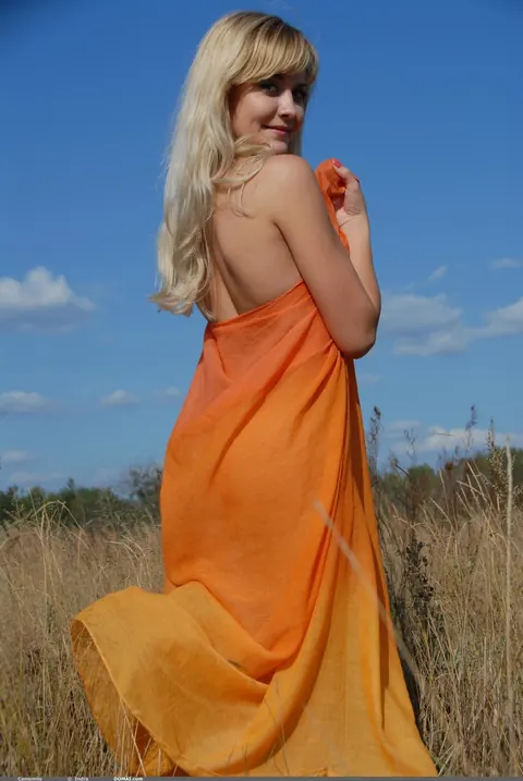 Blonde Poses Nude with a Sunflower in the Forest – photo 5 of 17