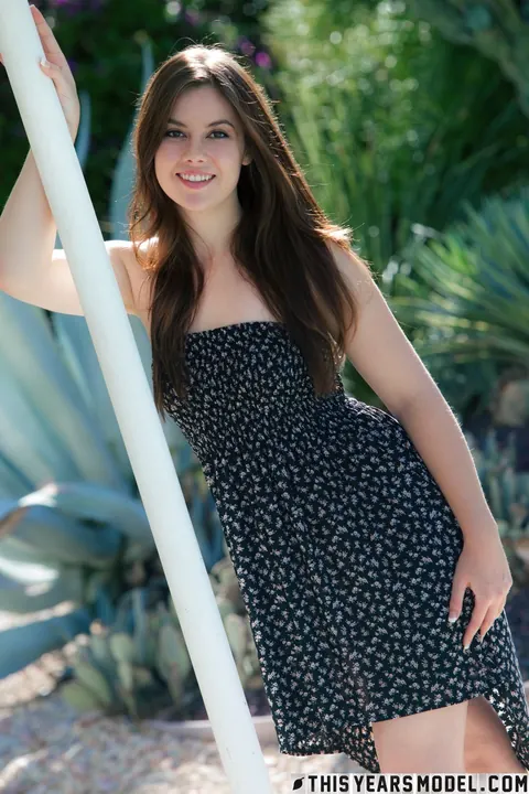 Rhea Elizabeth: PAWG in a Skirt Bares Her Ass in the Garden – photo 1 of 15