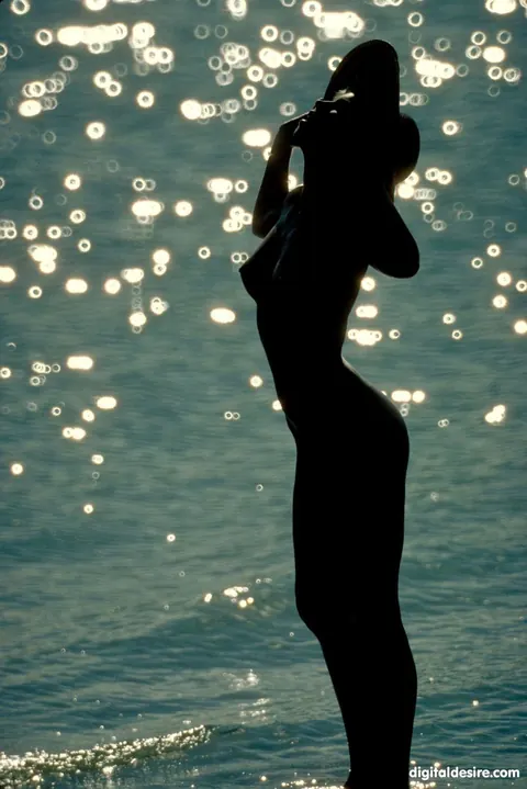 Busty Redhead Strips Off Her Bikini and Spreads Her Trimmed Pussy on the Beach – photo 20 of 20