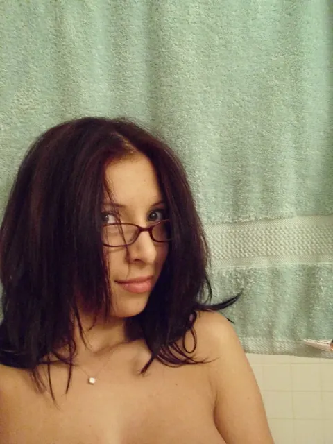 Cydella Jimenez: Busty Latina in Glasses Snaps Bathroom Selfies in Her Clothes – photo 11 of 21