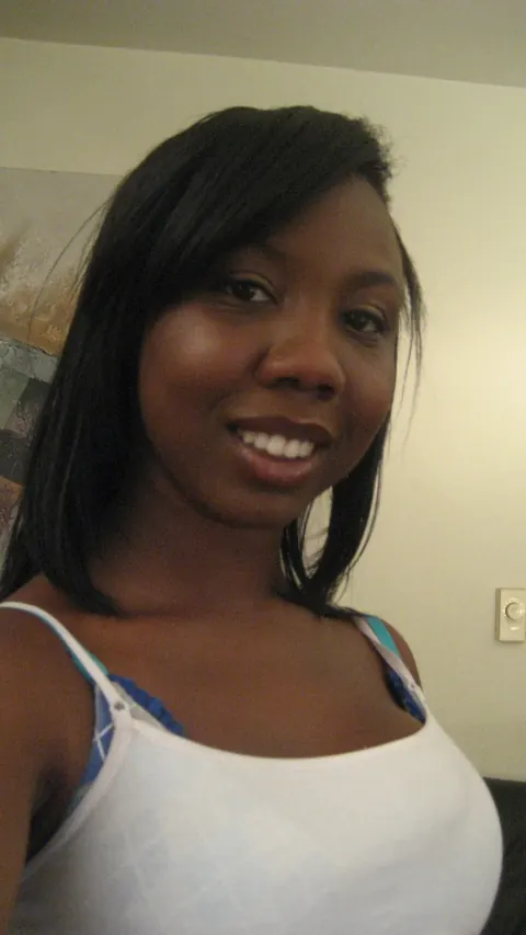 Ebony Amateur Kisses Her Partner and Fucks in Selfies – photo 8 of 21