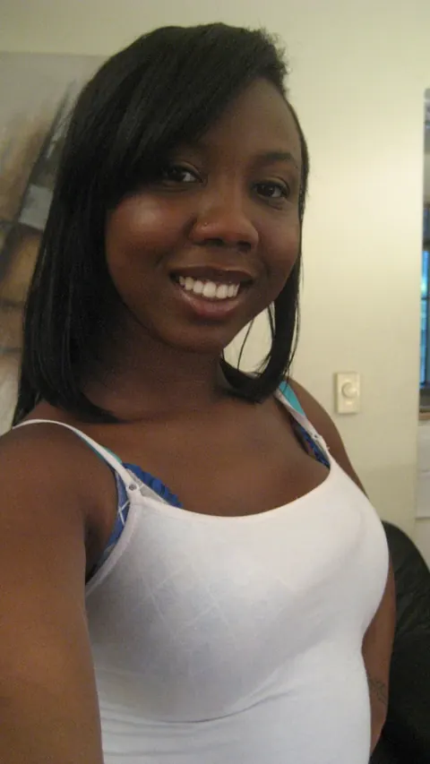 Ebony Amateur Kisses Her Partner and Fucks in Selfies – photo 14 of 21