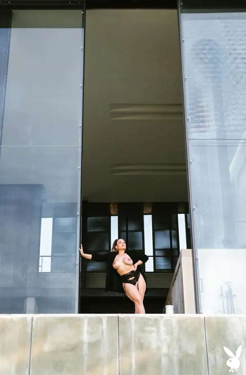 Curvy Short-Haired Model Strips Out of Her Lingerie in High Heels – photo 1 of 20