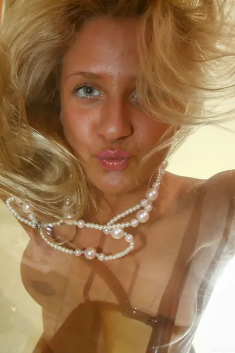 Woman Stretches Nude and Displays Her Figure – photo 11 of 21