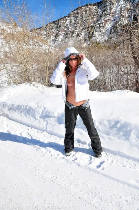 Sofie Marie: Tall Redhead MILF Strips Out of Her Bikini in the Snow – photo 16 of 21
