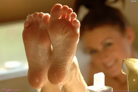 Karlie Montana: Redhead with Big Natural Tits Spreads and Shows Her Feet in the Bath – photo 17 of 20