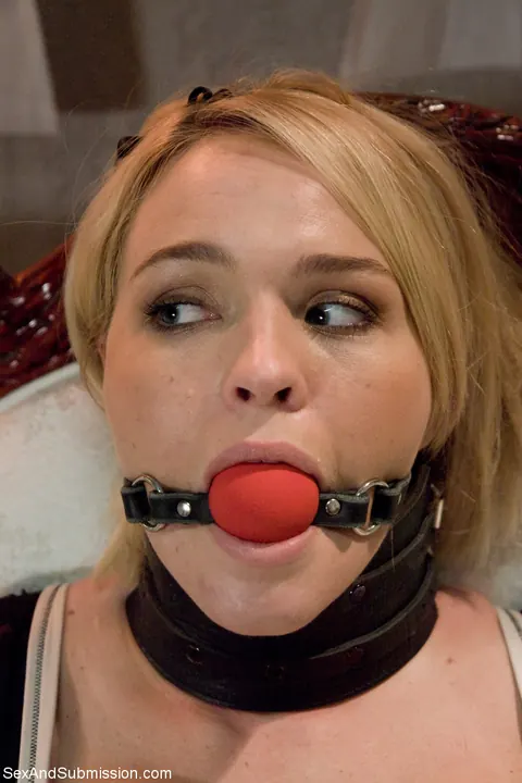 Krissy Lynn: Thick Blonde MILF in Maid Stockings and Latex Takes a BDSM Load – photo 2 of 21