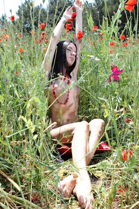 Woman Undresses and Spreads Her Pussy Outdoors – photo 2 of 21