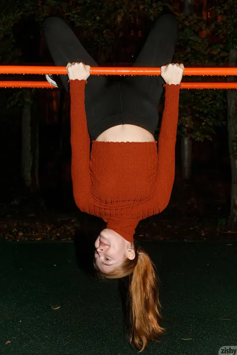 Jia Lissa: Russian Redhead Spreads Her Legs in Tight Jeans Outdoors – photo 6 of 13