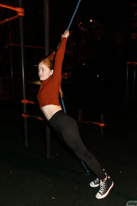 Jia Lissa: Russian Redhead Spreads Her Legs in Tight Jeans Outdoors – photo 4 of 13