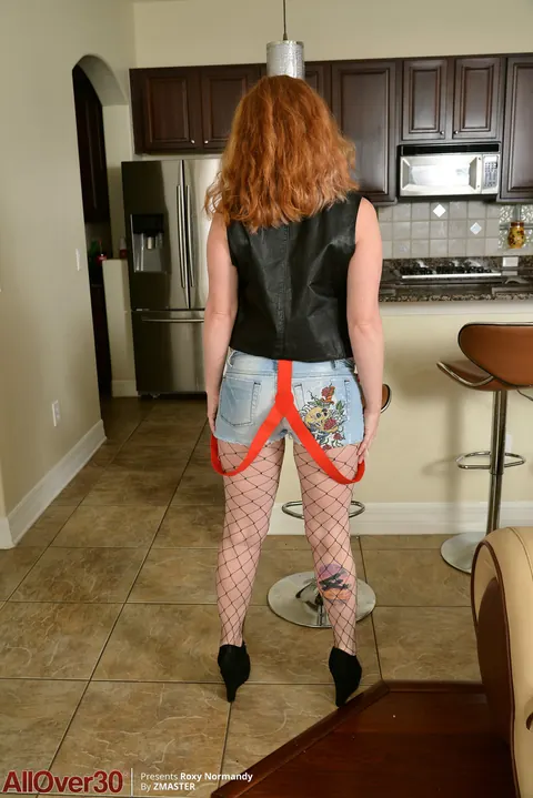 Roxy Normandy: Slim Redhead MILF Strips Nude and Spreads Her Pussy Wide – photo 2 of 21