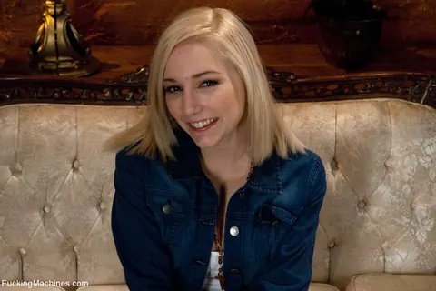 Rylie Richman: Blonde Undresses, Bounces Her Big Tits and Spreads – photo 3 of 16