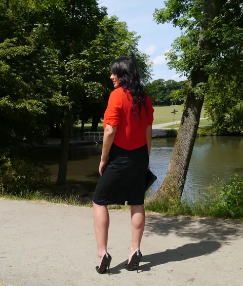 PAWG MILF in a Skirt and High Heels Flaunts Her Big Tits – photo 3 of 14