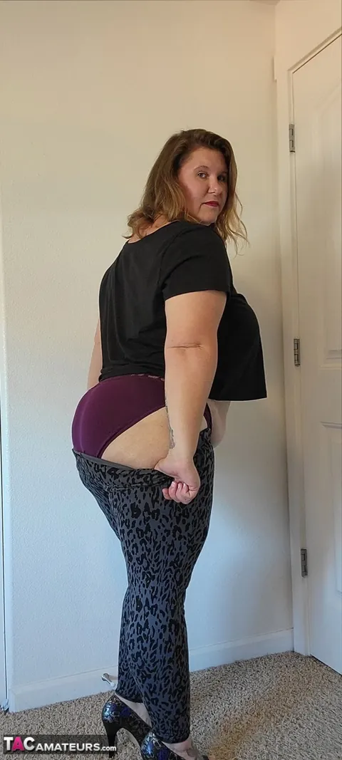 Busty Kris Ann: Busty Blonde MILF Poses in Panties and High Heels – photo 9 of 16