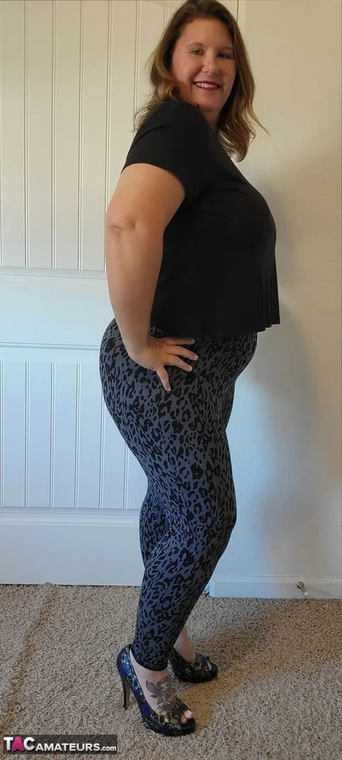 Busty Kris Ann: Busty Blonde MILF Poses in Panties and High Heels – photo 2 of 16