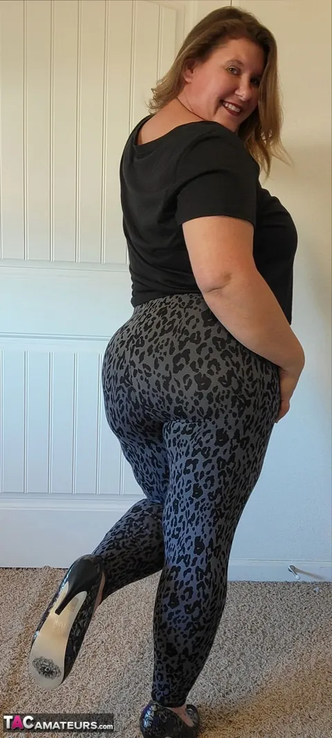 Busty Kris Ann: Busty Blonde MILF Poses in Panties and High Heels – photo 3 of 16