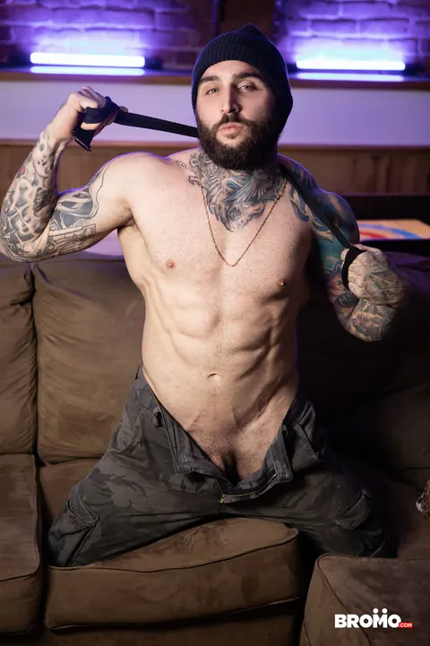 Two Men Strip Nude and Show Themselves – photo 4 of 20