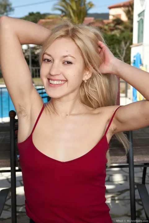 Mbali: Hairy Blonde Undresses and Fingers Her Pussy Outdoors – photo 3 of 19
