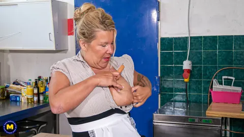 Kim Van Dyke: Blonde European in Stockings Masturbates in the Kitchen – photo 4 of 16