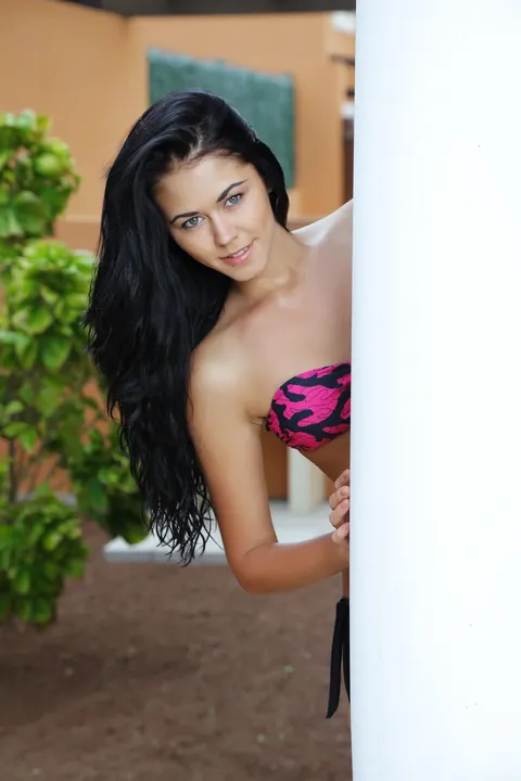 Slim Babe Strips Out of Her Bikini by the Pool – photo 1 of 20