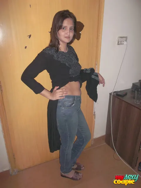 Indian Woman Strips Out of Her Jeans and Lace Bra – photo 5 of 12