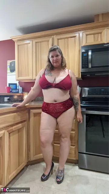 Busty Kris Ann – Mature Blonde BBW Shows Her Big Tits and Hairy Pussy in the Kitchen