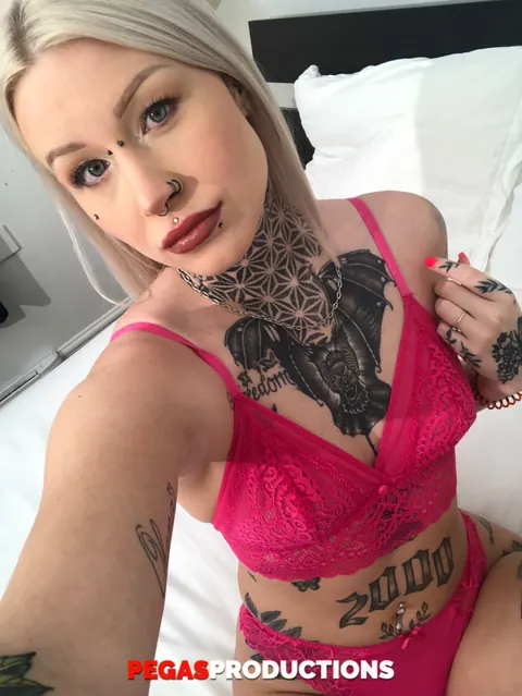 Blonde PAWG Sucks Cock in a Selfie – photo 14 of 20