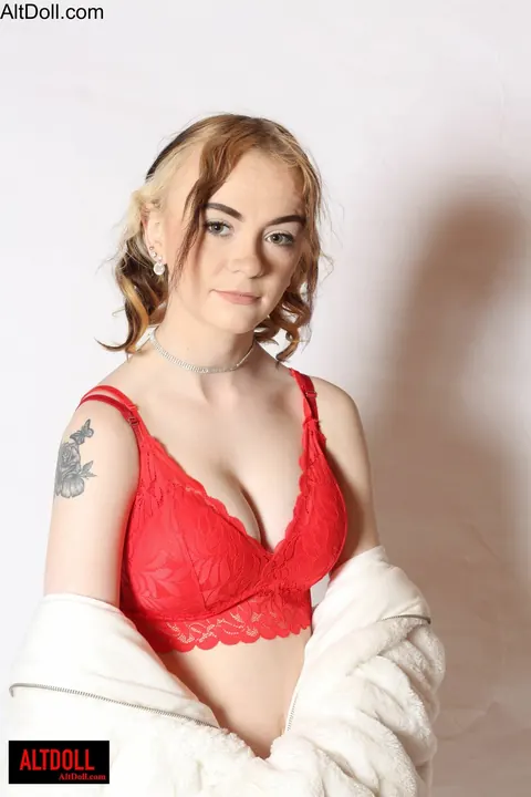 Curly Redhead Poses in Lingerie and Bares Her Body – photo 6 of 14