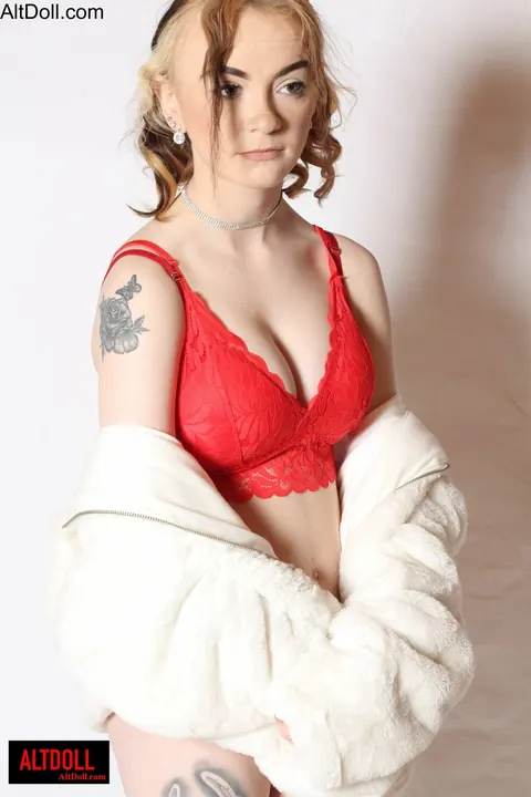 Curly Redhead Poses in Lingerie and Bares Her Body – photo 12 of 14