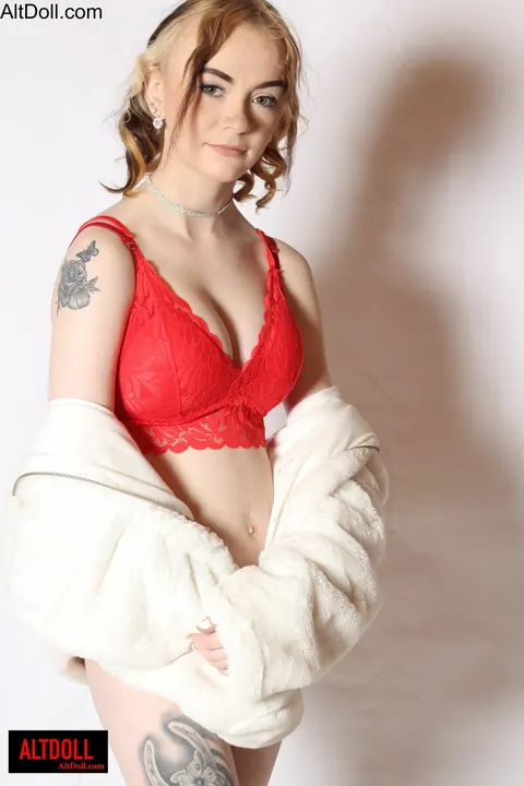 Curly Redhead Poses in Lingerie and Bares Her Body – photo 14 of 14