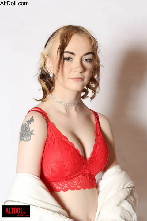 Curly Redhead Poses in Lingerie and Bares Her Body – photo 13 of 14