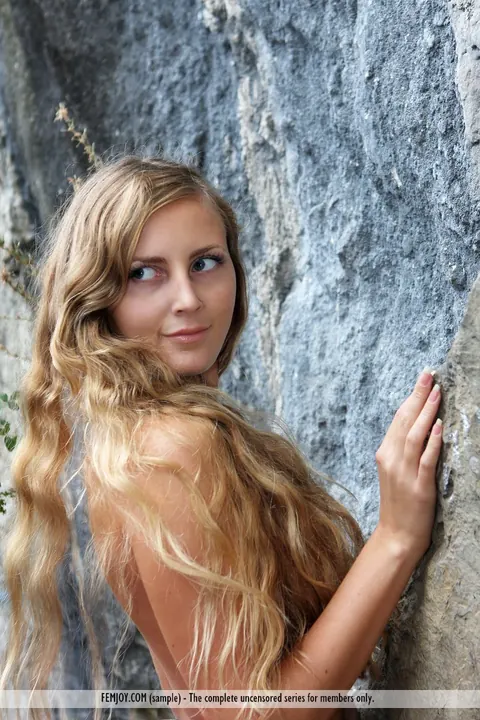 Blonde PAWG Spreads Her Legs Against the Rock Face Outdoors – photo 10 of 16