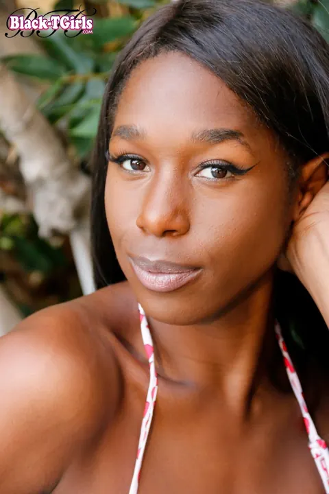 Thick Ebony Trans Woman Reveals Her Big Ass and Stiff Dick Outdoors – photo 2 of 15