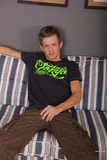 Thick Guy with a Big Ass Strokes His Cock to a Cumshot