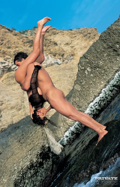 Olivia Del Rio: Busty Brazilian MILF Has Anal Sex on the Beach – photo 11 of 12