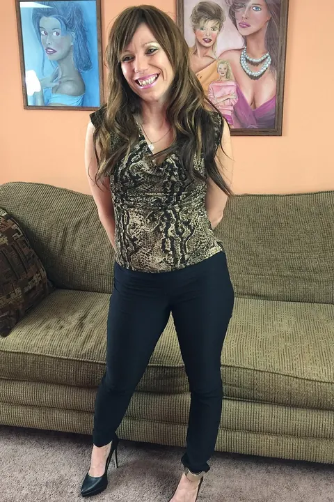 Brandi Minx: Petite Brunette MILF Gives Head in Lingerie – photo 2 of 21