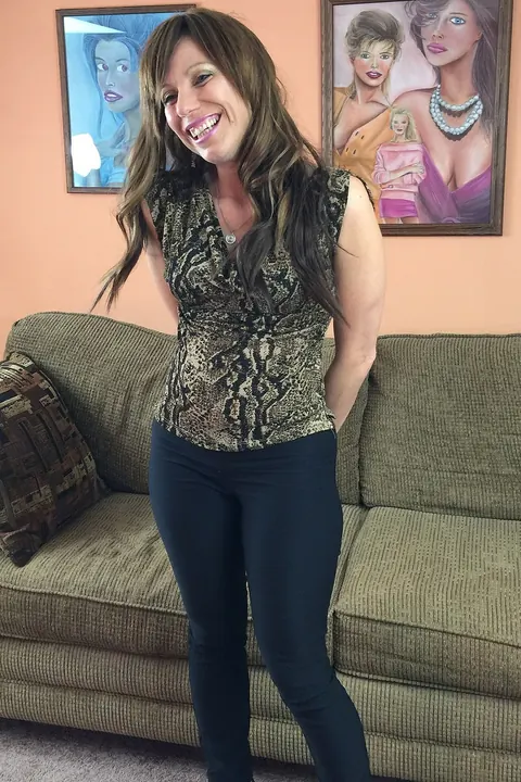 Brandi Minx: Petite Brunette MILF Gives Head in Lingerie – photo 7 of 21