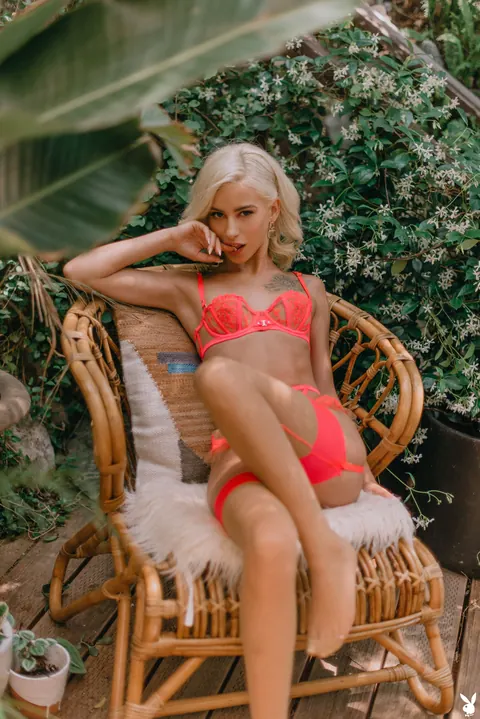 Kiara Cole: Petite Blonde Strips Off Her Lingerie to Show Tattoo – photo 1 of 21