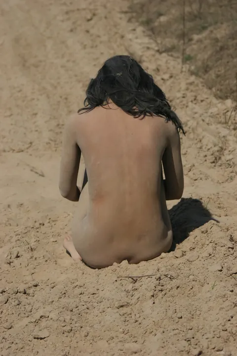 Petite Athletic Brunette Spreads Her Pussy on the Beach – photo 4 of 21