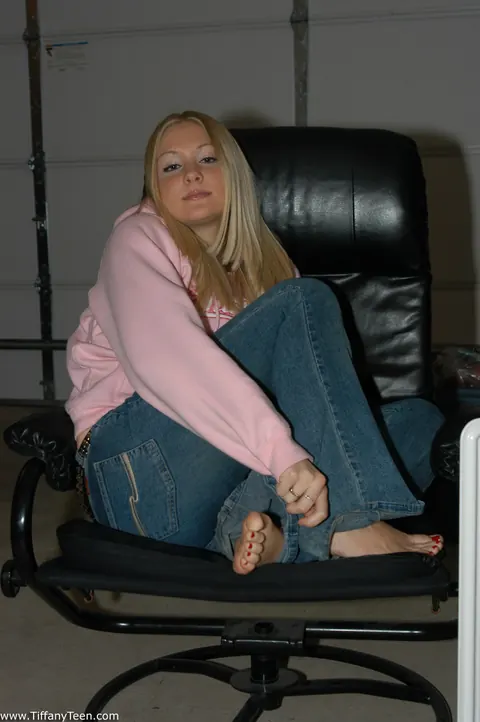 Blonde PAWG Poses in Jeans and Shows Her Big Ass – photo 2 of 12
