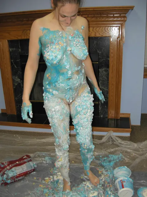 Curvy MILF Undresses and Shows Her Big Tits – photo 20 of 21