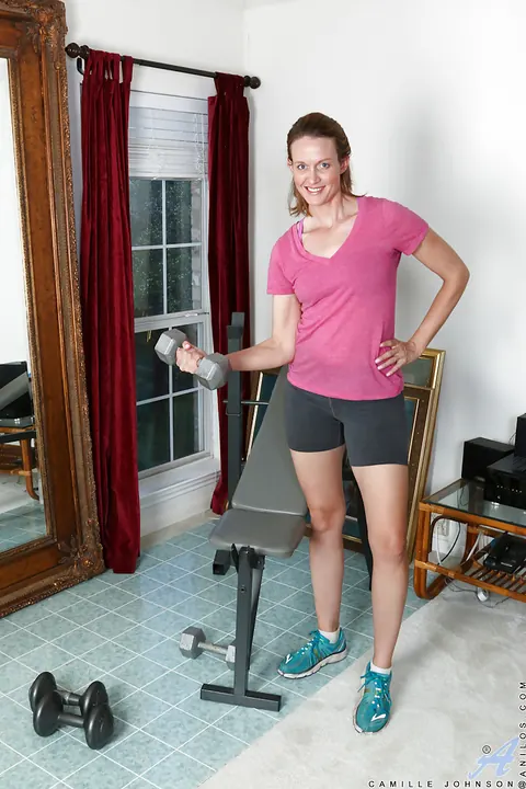 Roxanne Clemmens: Tall Mature Redhead in Shorts Pulls Panties Aside and Spreads – photo 1 of 16