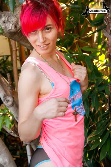 Trans Woman Strips Nude and Spreads Outdoors