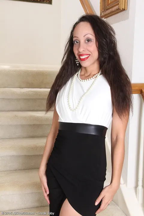 Sasha Soja: Thick Latina MILF in a Skirt and Heels Spreads Her Shaved Pussy – photo 1 of 16