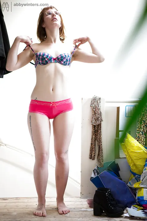 Short-Haired Redhead Fingers Her Hairy Pussy Then Dresses – photo 8 of 16