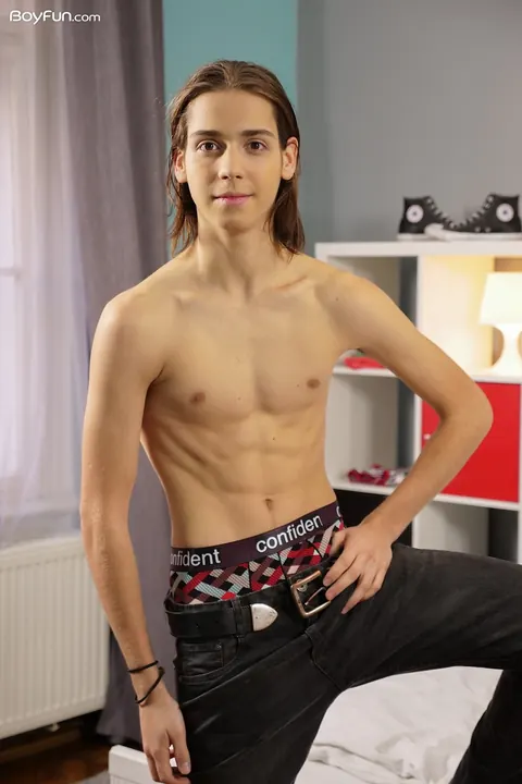 Lean Man Shows Off His Big Uncut Cock – photo 5 of 20