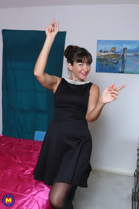 Curvy MILF Masturbates in Pantyhose and a Skirt – photo 3 of 21