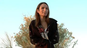 Amber Rayne – Petite Brunette MILF in a Skirt Takes a BDSM Threesome in the Desert